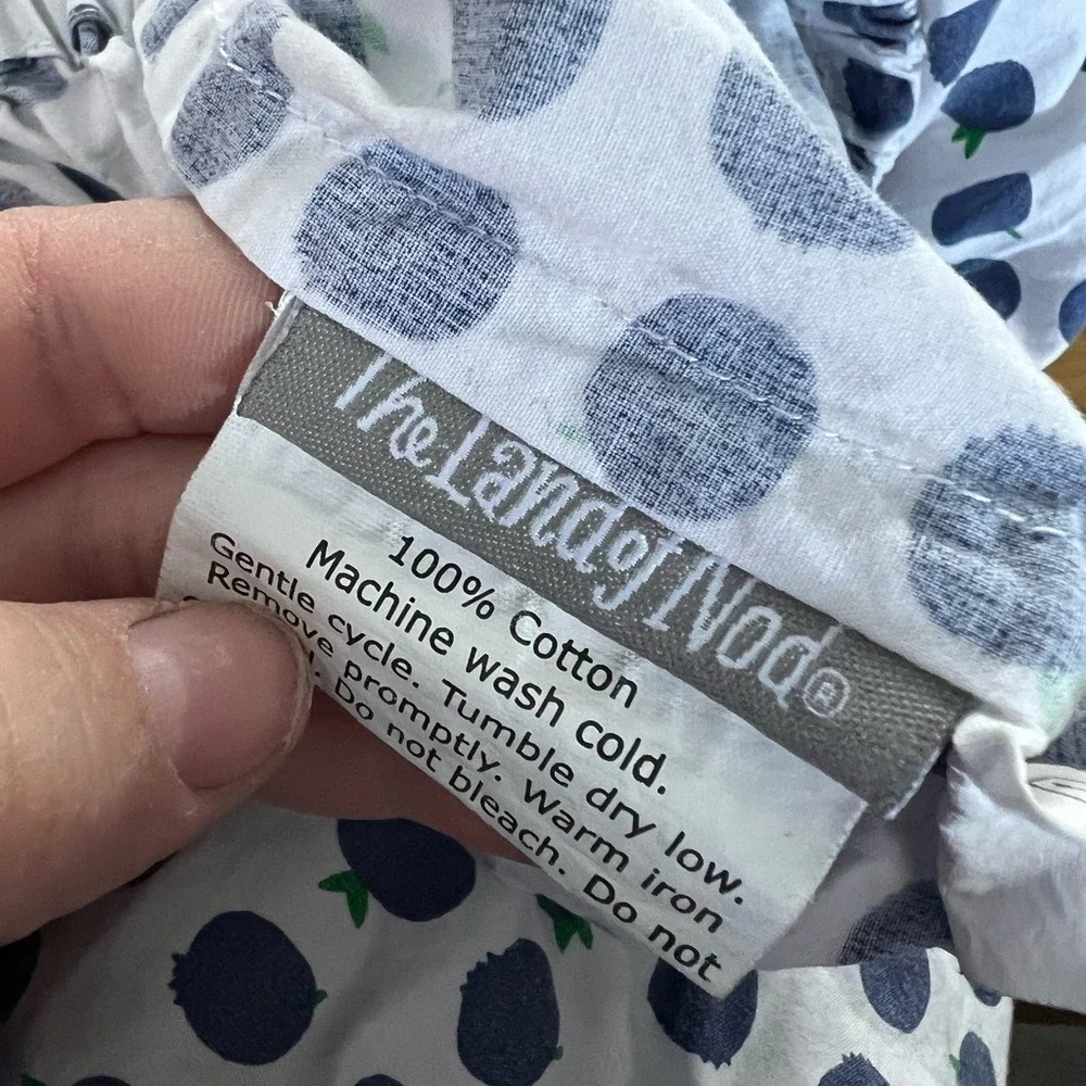 The Land of Nod blueberry print fitted crib sheet‎